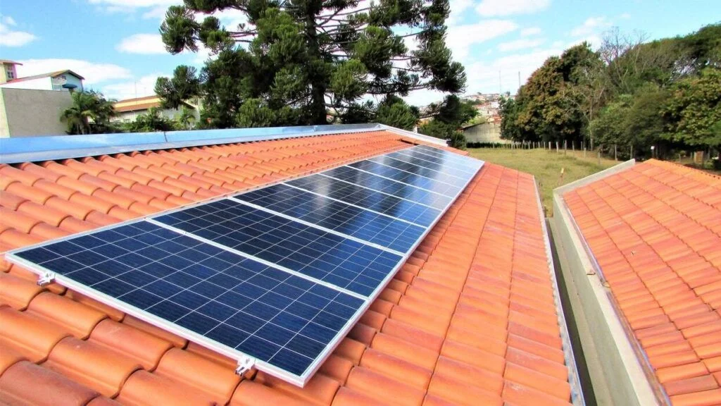 Governo Quer Levar Placas Solares a Famílias de Baixa Renda